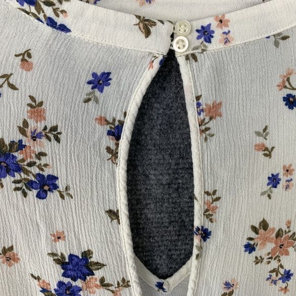 American Eagle Cream Floral Long Sleeved Ruffled Crepe Rayon Keyhole Top Sz XL - Picture 8 of 11